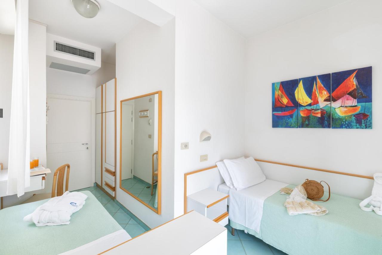 Hotel Caprice B&B - In Centro A Riccione Exterior photo