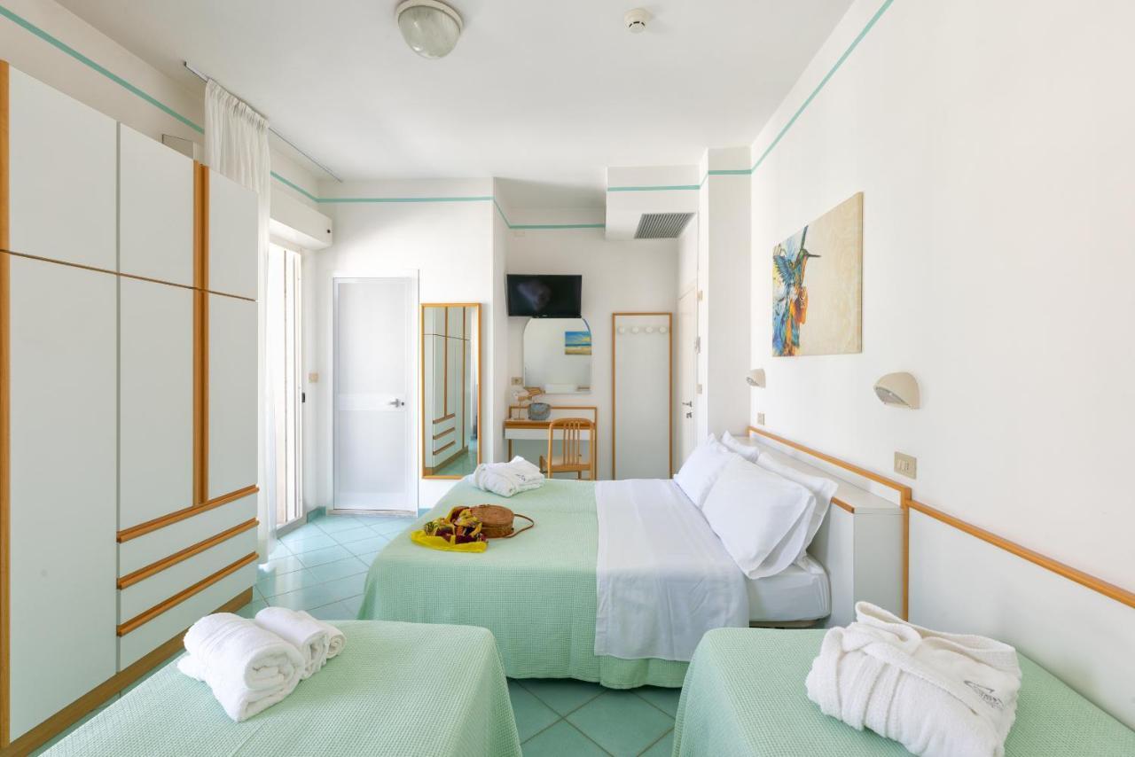 Hotel Caprice B&B - In Centro A Riccione Exterior photo