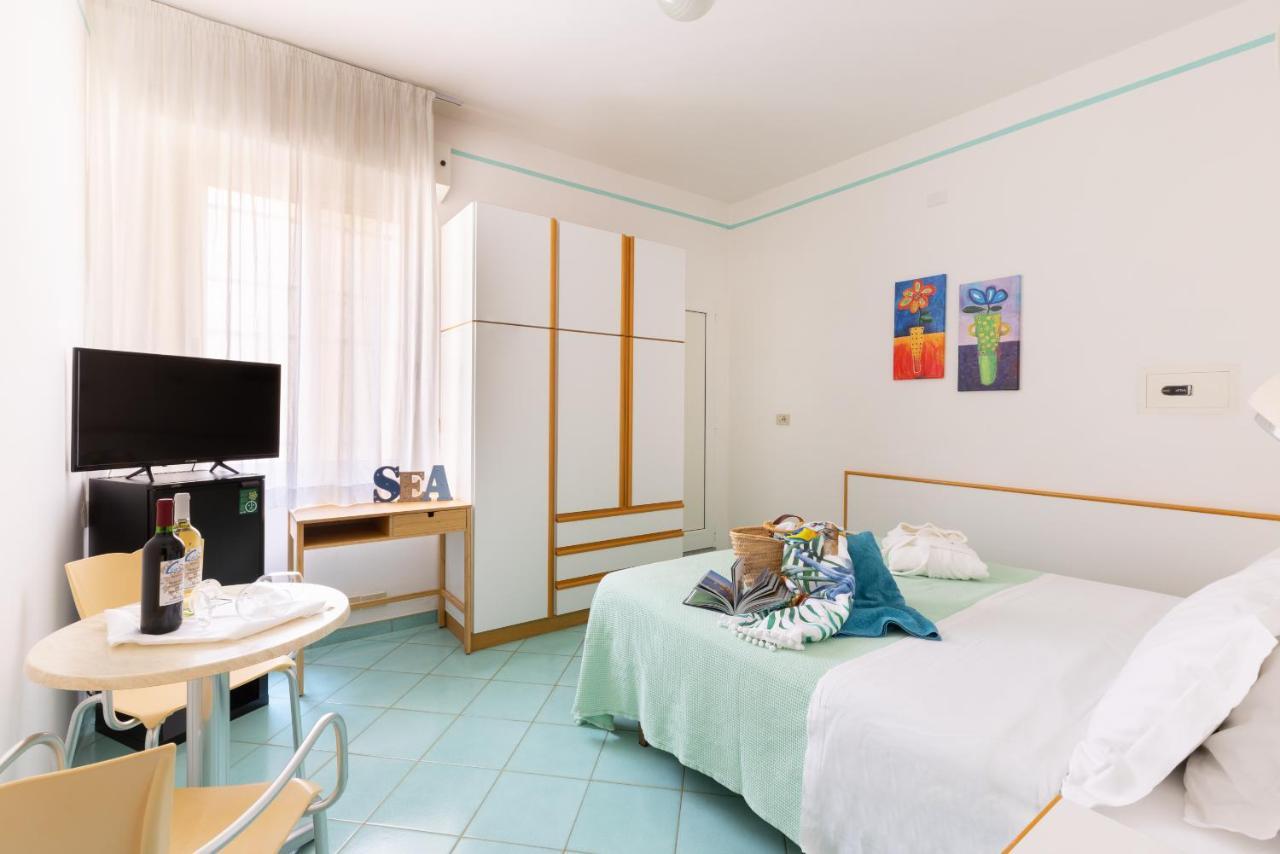 Hotel Caprice B&B - In Centro A Riccione Exterior photo