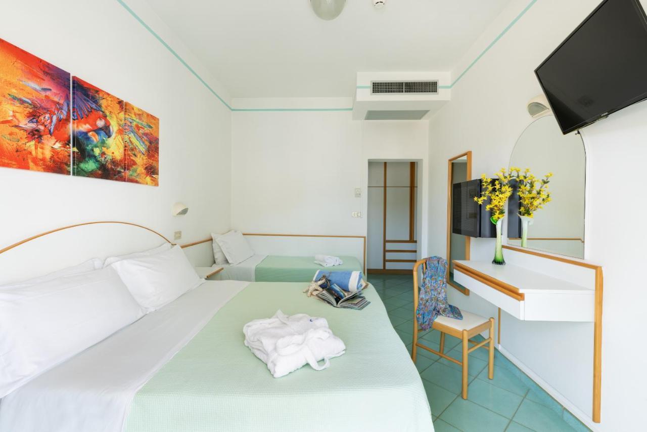 Hotel Caprice B&B - In Centro A Riccione Exterior photo