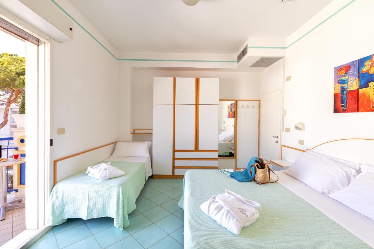 Hotel Caprice B&B - In Centro A Riccione Exterior photo