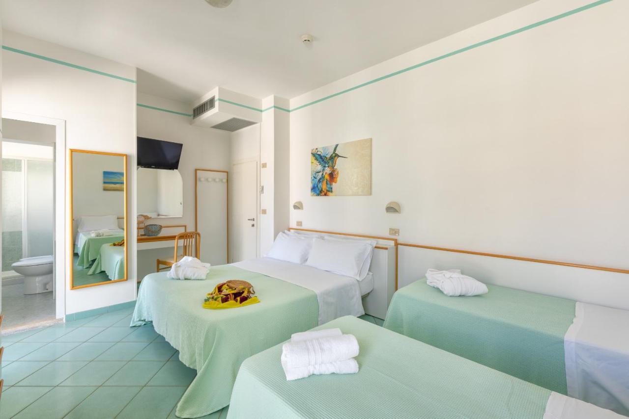 Hotel Caprice B&B - In Centro A Riccione Exterior photo
