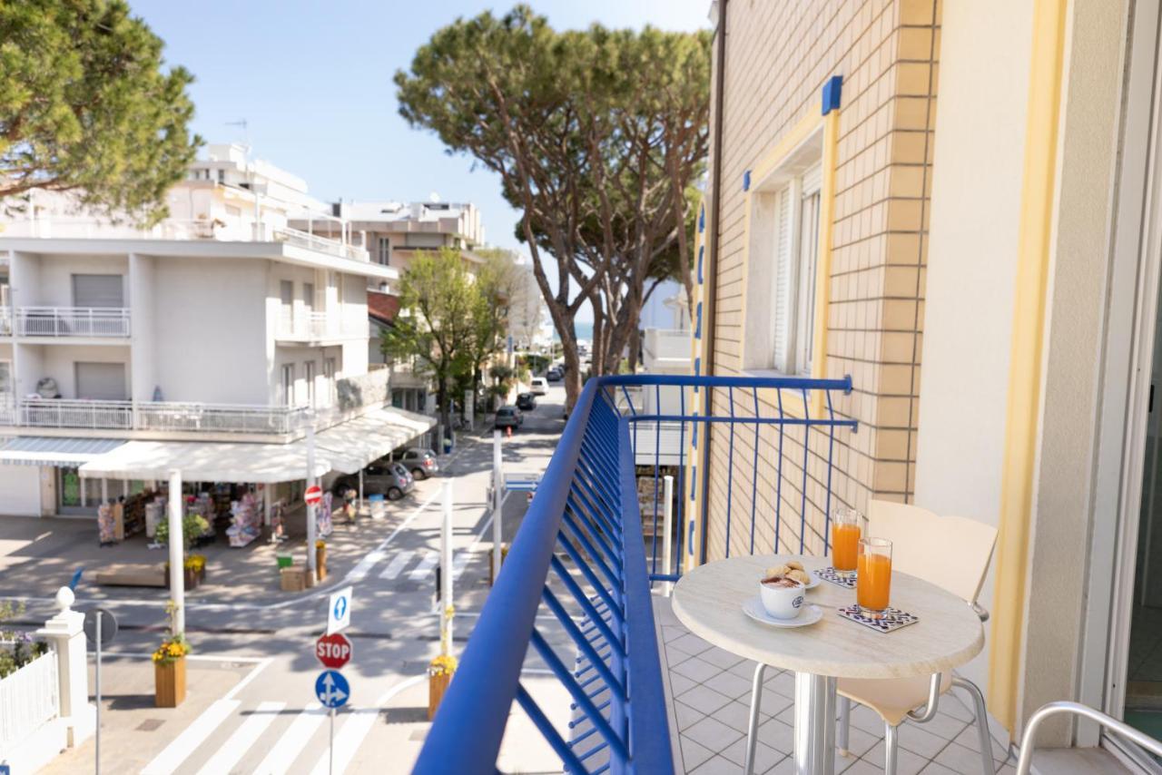 Hotel Caprice B&B - In Centro A Riccione Exterior photo
