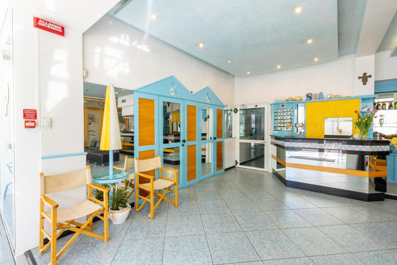 Hotel Caprice B&B - In Centro A Riccione Exterior photo