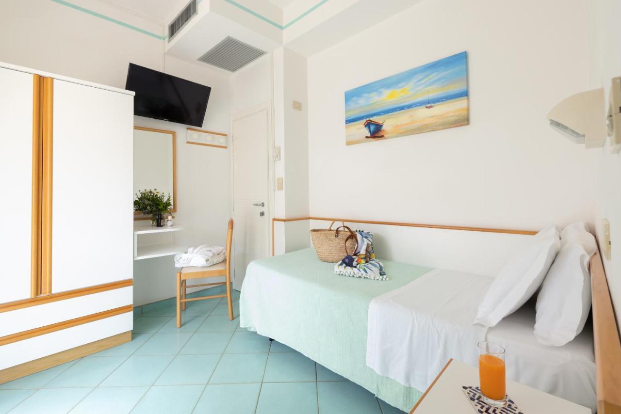 Hotel Caprice B&B - In Centro A Riccione Exterior photo