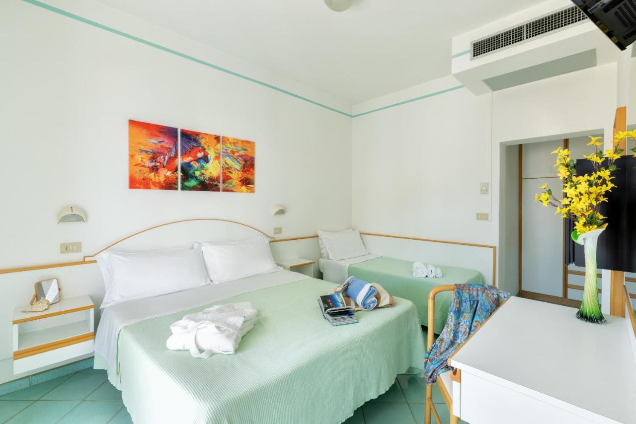 Hotel Caprice B&B - In Centro A Riccione Exterior photo