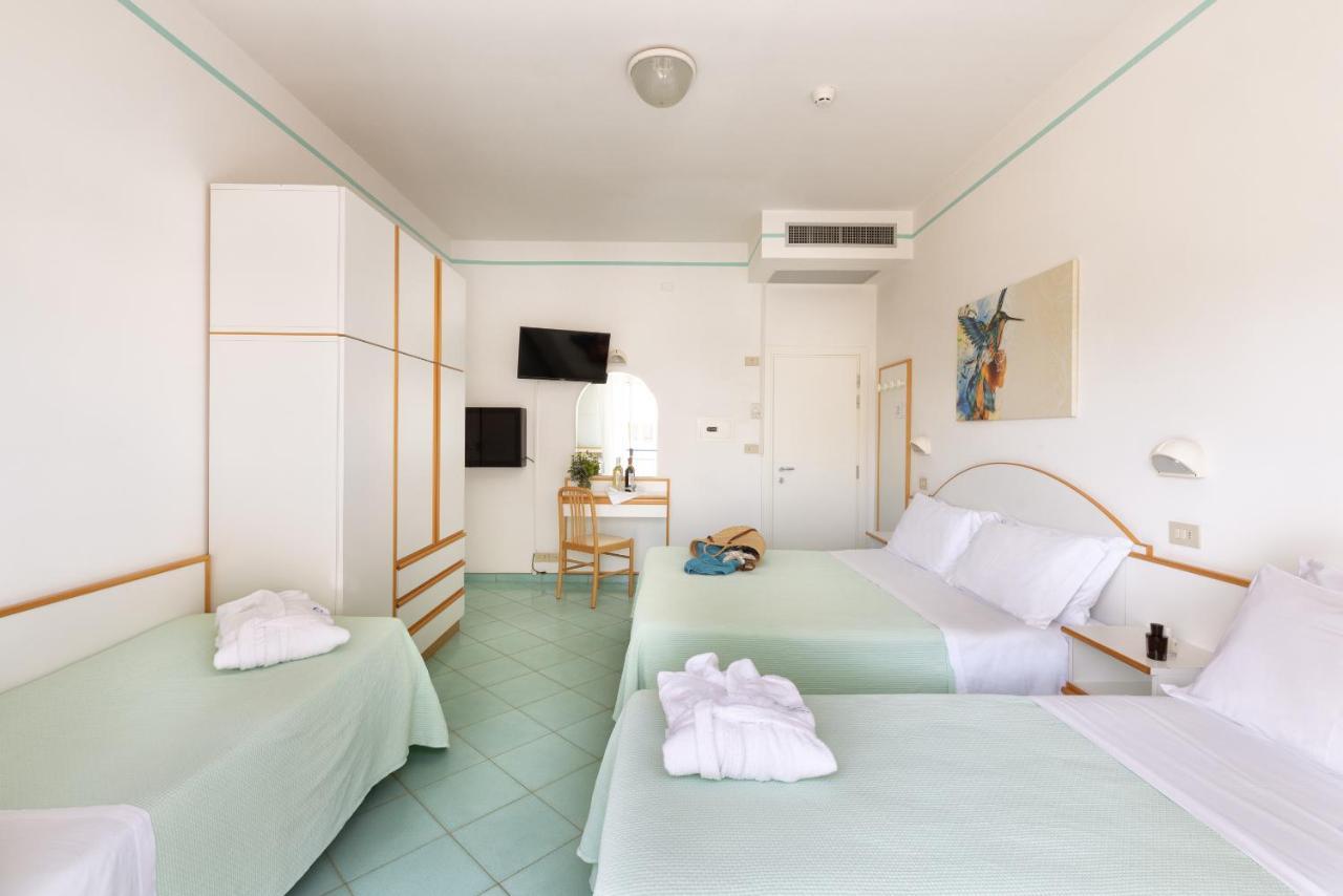 Hotel Caprice B&B - In Centro A Riccione Exterior photo