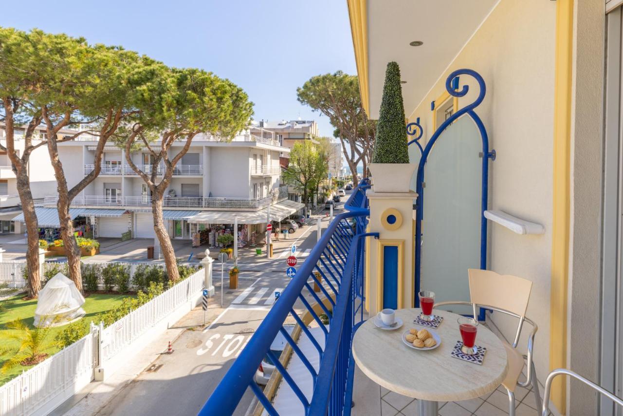 Hotel Caprice B&B - In Centro A Riccione Exterior photo