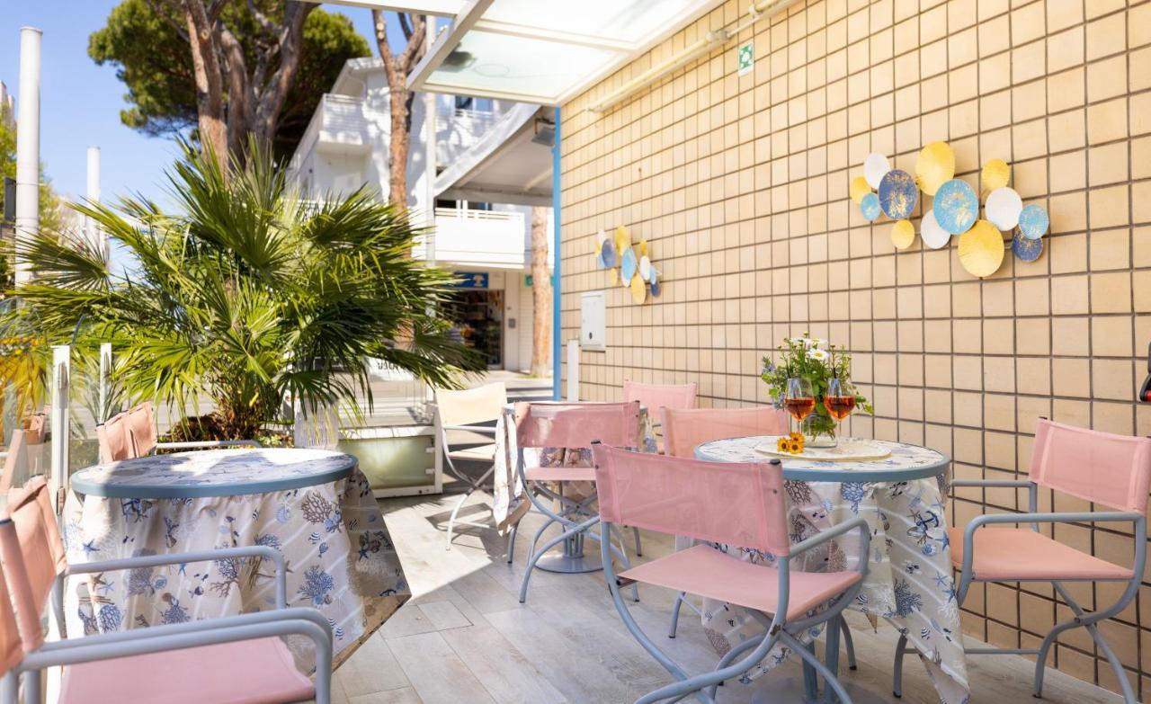 Hotel Caprice B&B - In Centro A Riccione Exterior photo
