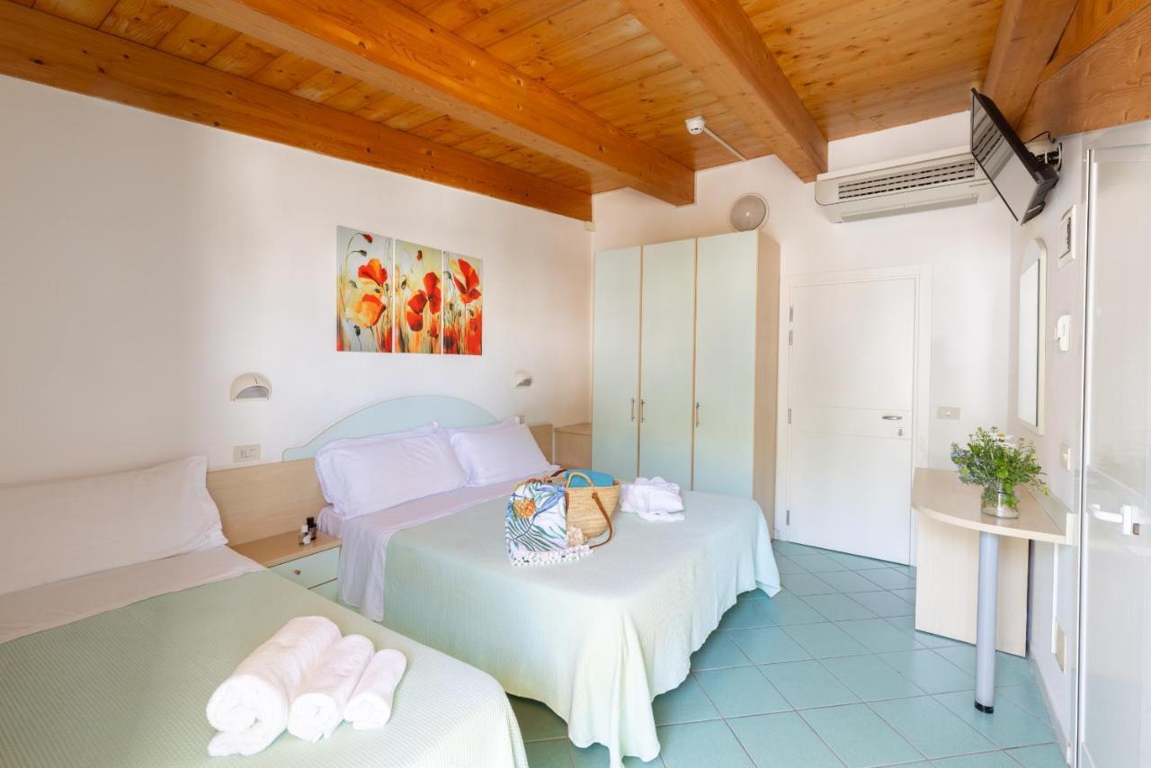 Hotel Caprice B&B - In Centro A Riccione Exterior photo
