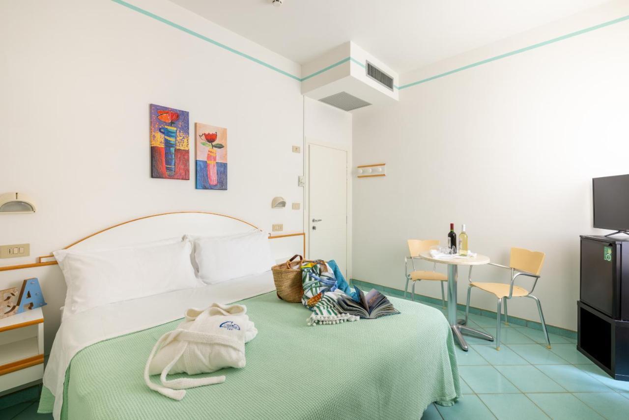 Hotel Caprice B&B - In Centro A Riccione Exterior photo