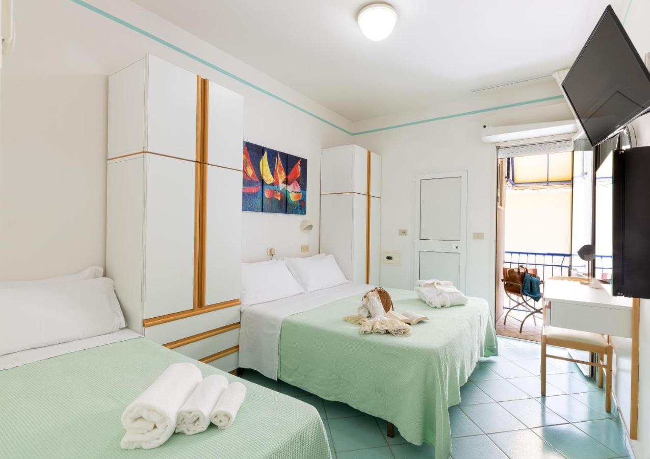 Hotel Caprice B&B - In Centro A Riccione Exterior photo