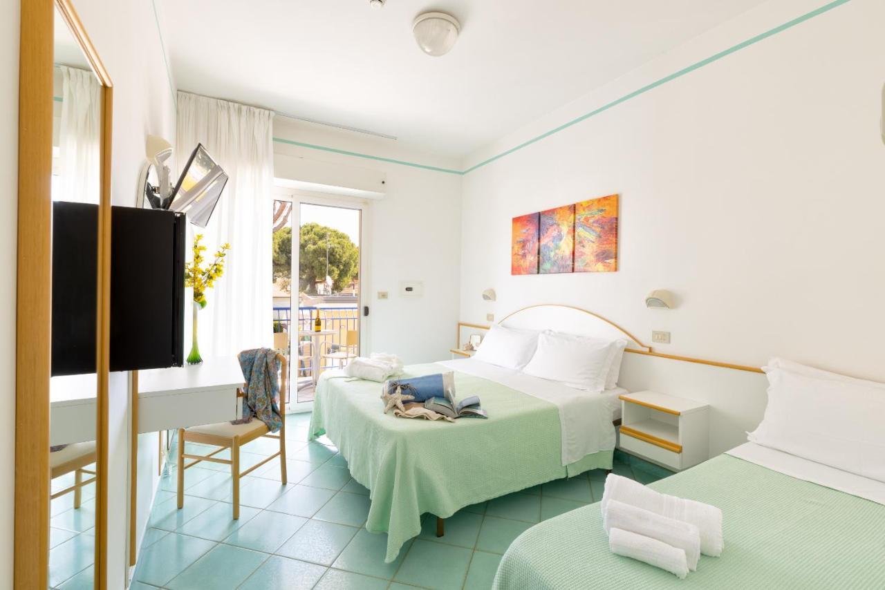 Hotel Caprice B&B - In Centro A Riccione Exterior photo