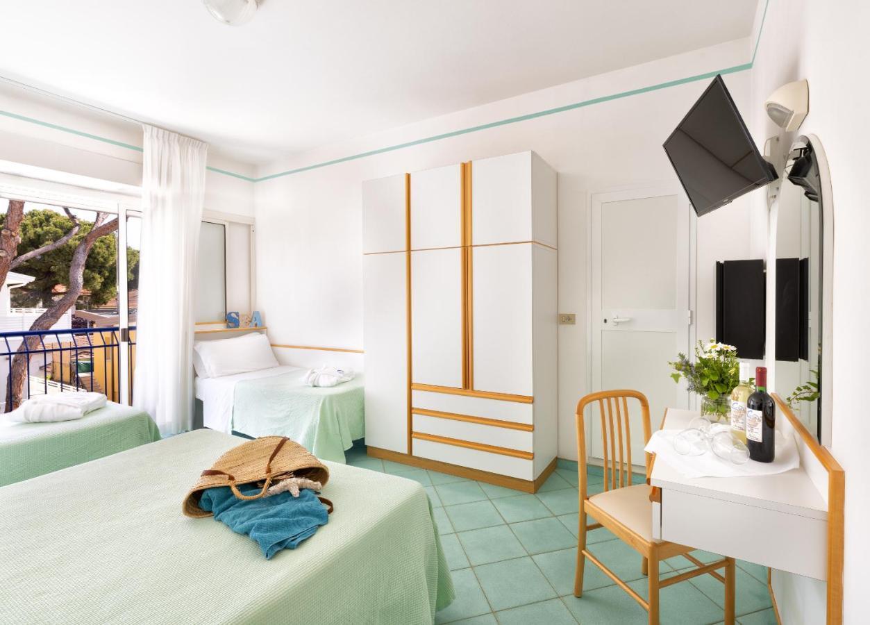 Hotel Caprice B&B - In Centro A Riccione Exterior photo