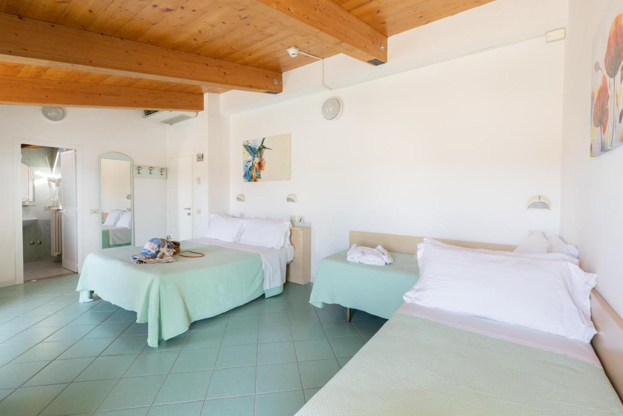 Hotel Caprice B&B - In Centro A Riccione Exterior photo