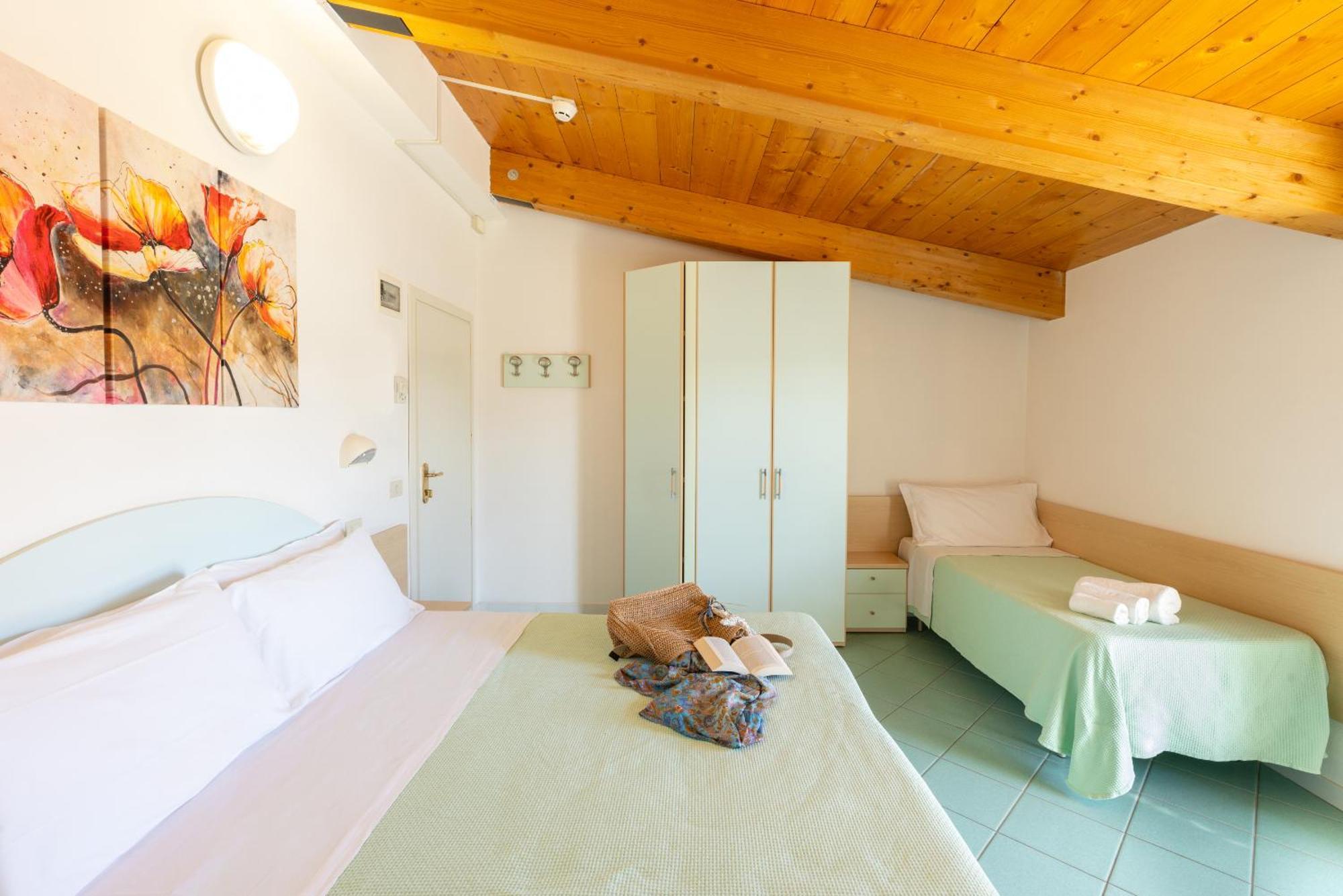 Hotel Caprice B&B - In Centro A Riccione Exterior photo