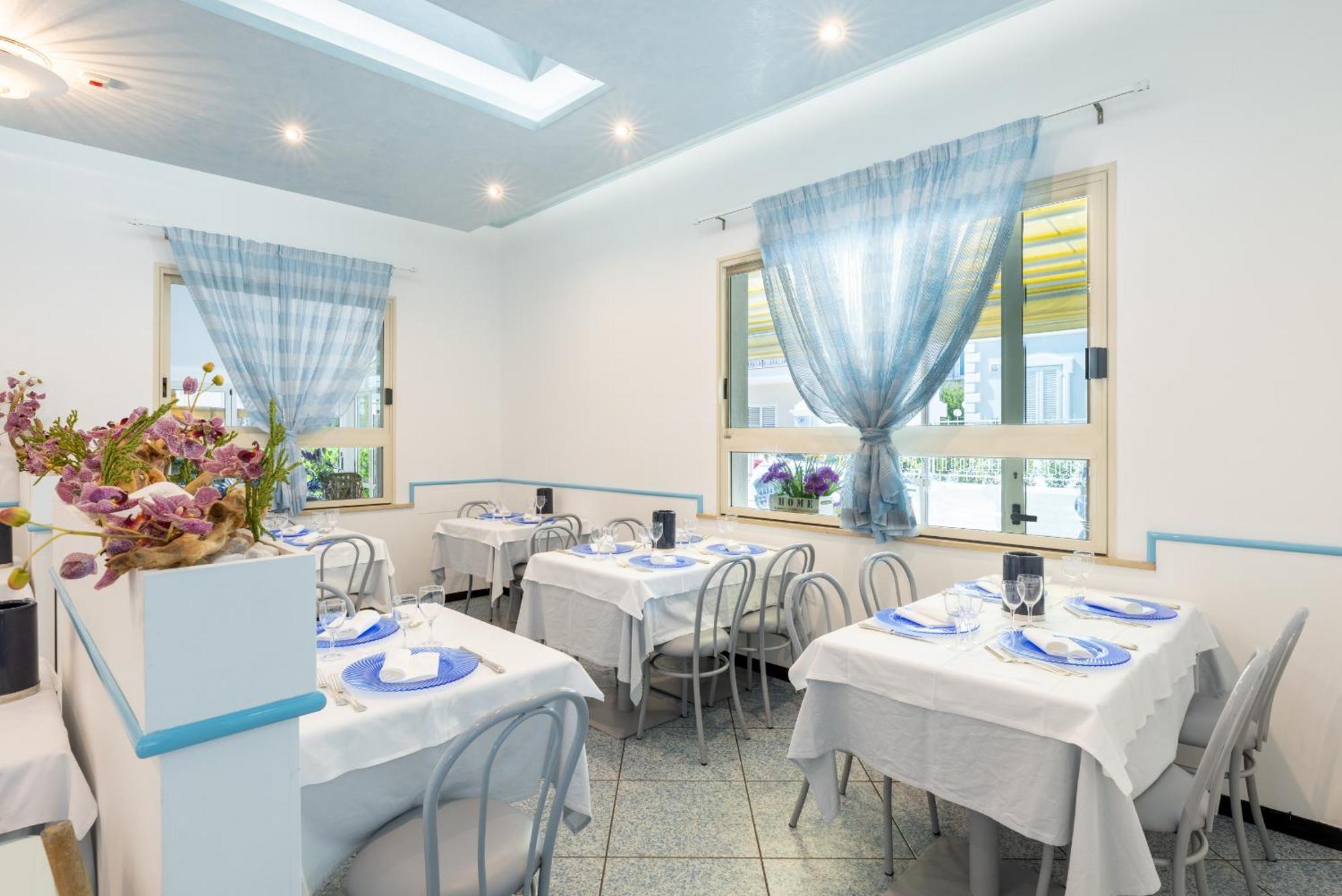 Hotel Caprice B&B - In Centro A Riccione Exterior photo