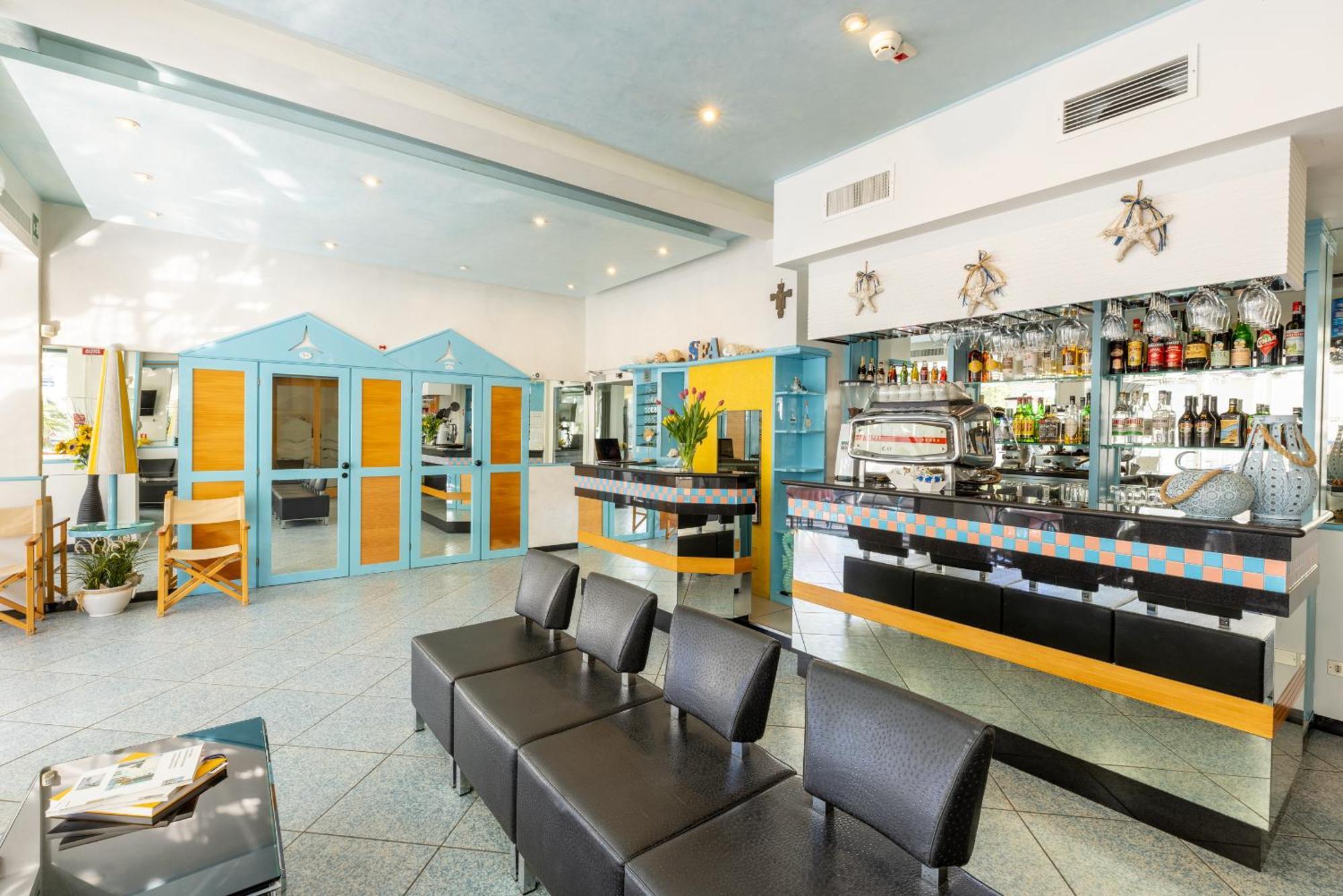 Hotel Caprice B&B - In Centro A Riccione Exterior photo