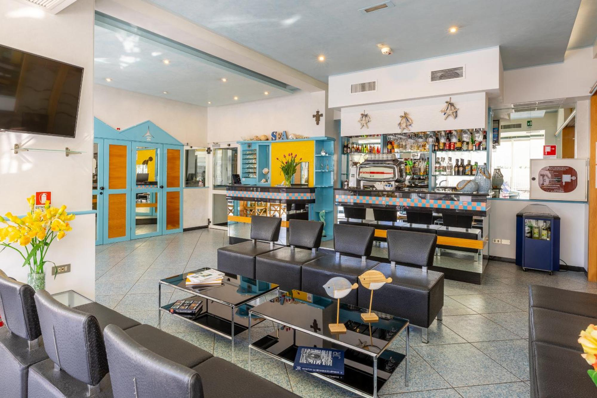 Hotel Caprice B&B - In Centro A Riccione Exterior photo